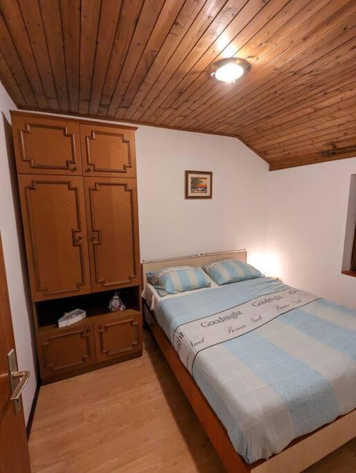 Zeezicht Appartement 50M From Beach Srima Εξωτερικό φωτογραφία