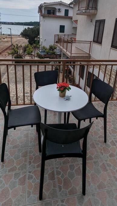 Zeezicht Appartement 50M From Beach Srima Εξωτερικό φωτογραφία