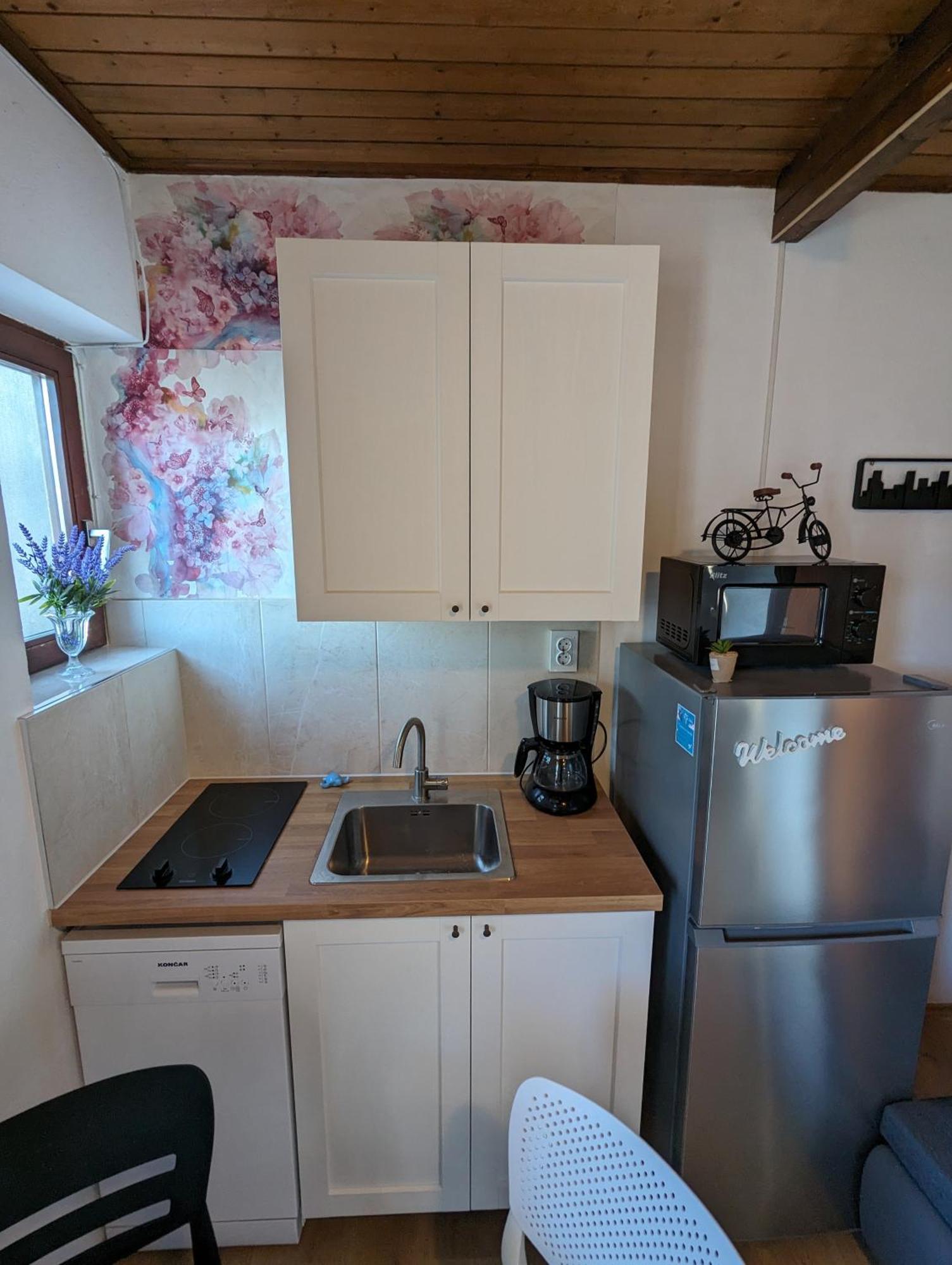 Zeezicht Appartement 50M From Beach Srima Εξωτερικό φωτογραφία