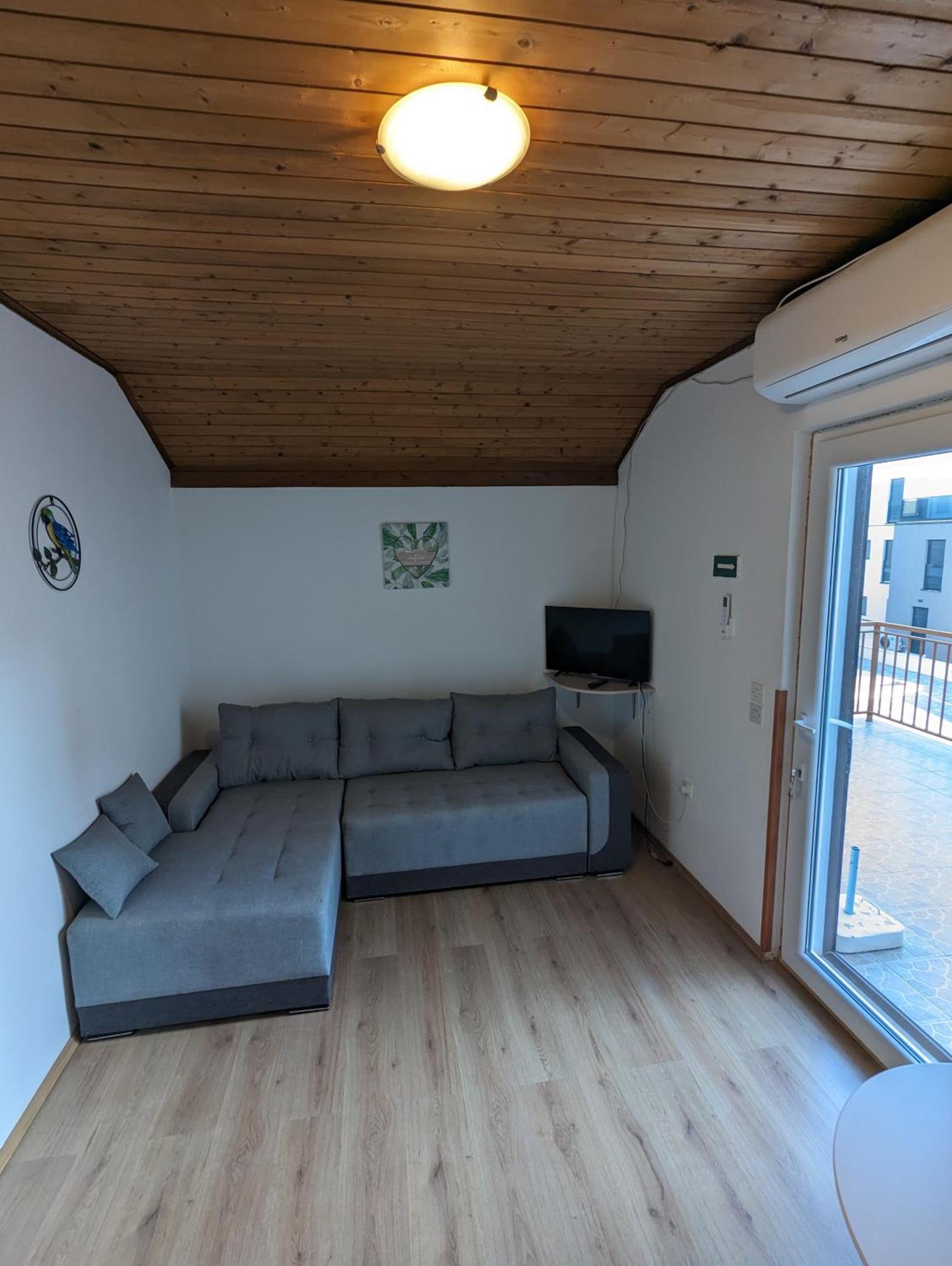 Zeezicht Appartement 50M From Beach Srima Εξωτερικό φωτογραφία